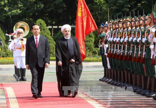 Chủ tịch nước Trần Đại Quang đón tiếp Tổng thống Iran Hassan Rouhani
